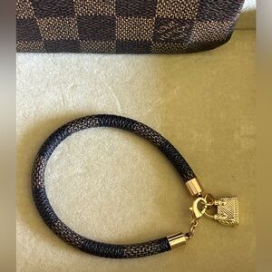 Up cycled bracelet LV.